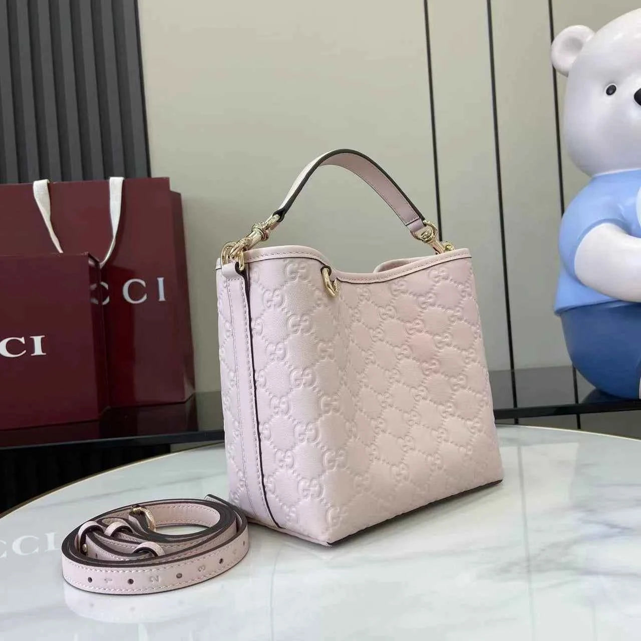 Gucci GG Emblem small bucket bag 815118 in Light Pink leather