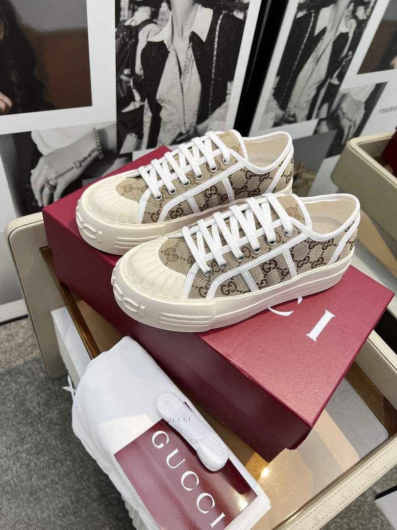 Gucci Women's chunky sneaker ‎831825 Beige - Default Title - View 1