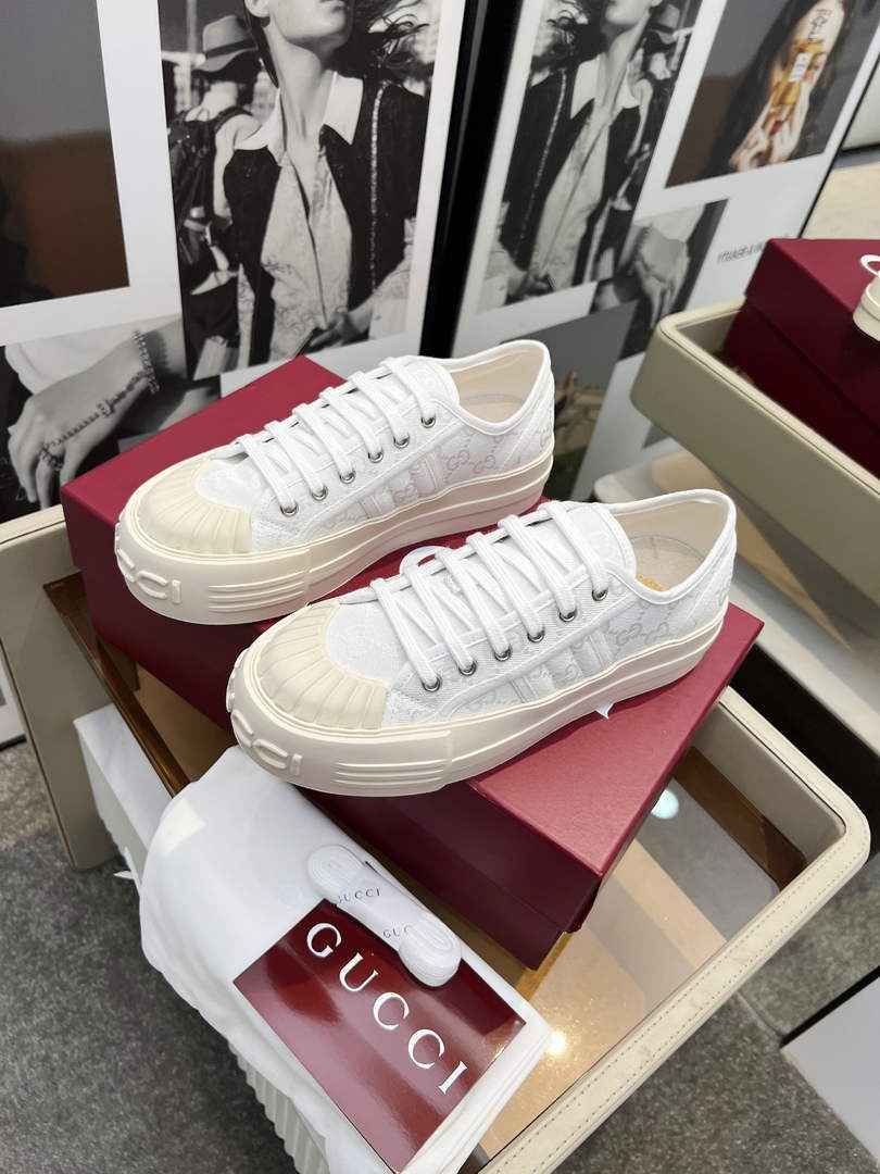 Gucci Women's chunky sneaker ‎831825 White - Default Title - View 1