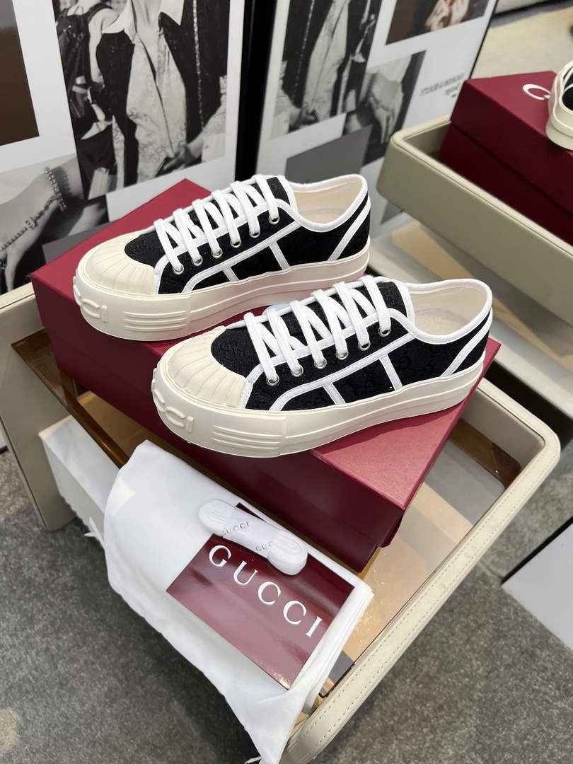 Gucci Women's chunky sneaker ‎831825 Black - Default Title - View 1