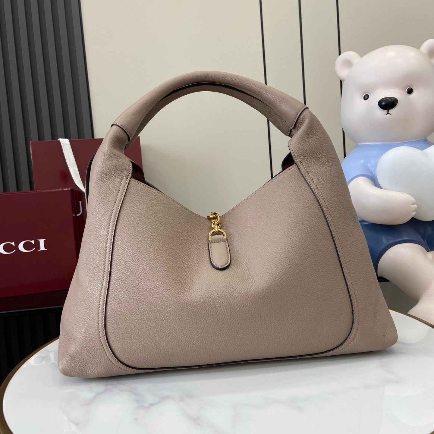 Gucci Softbit maxi shoulder bag, ‎837466 in taupe leather