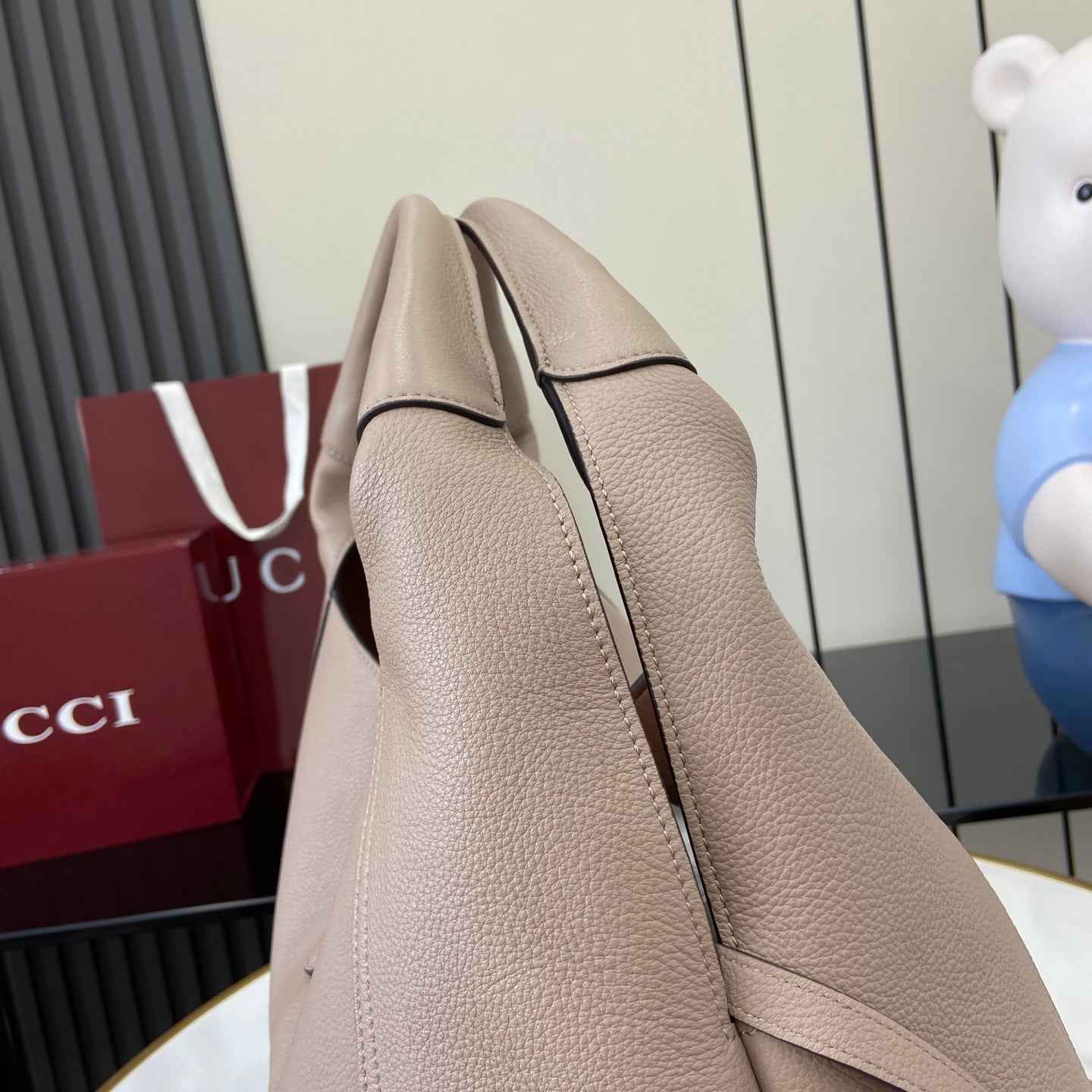 Gucci Softbit maxi shoulder bag, ‎837466 in taupe leather