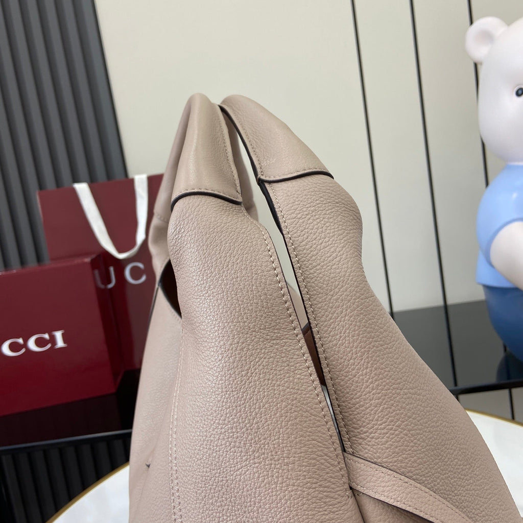 Gucci Softbit maxi shoulder bag, ‎837466 in taupe leather
