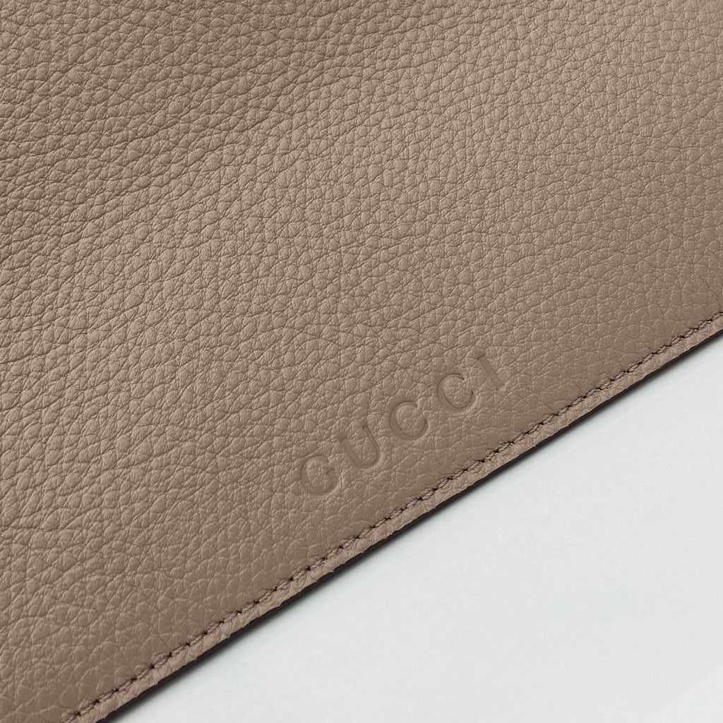Gucci Softbit maxi shoulder bag, ‎837466 in taupe leather