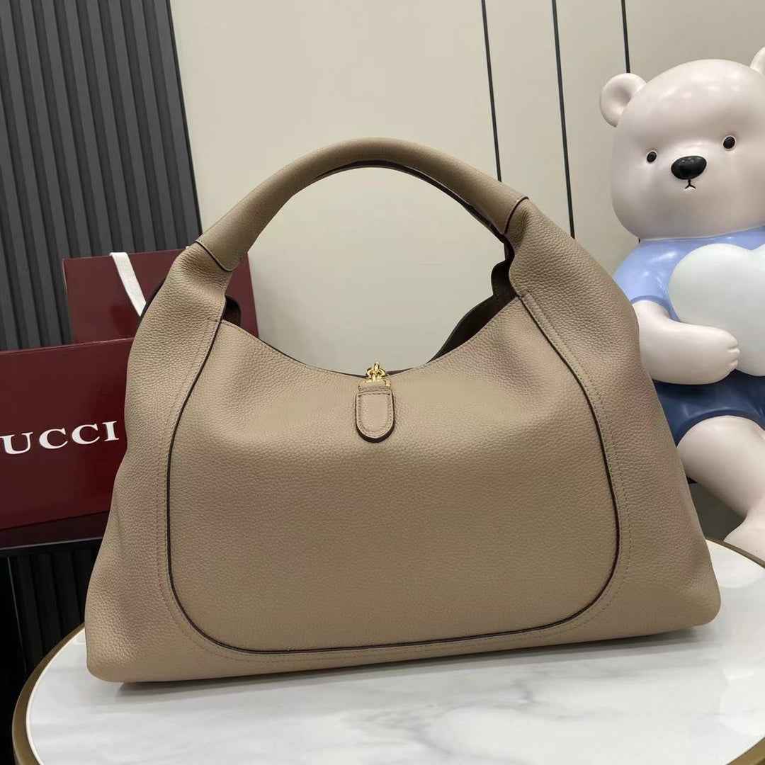 Gucci Softbit maxi shoulder bag, ‎837466 in apricot leather
