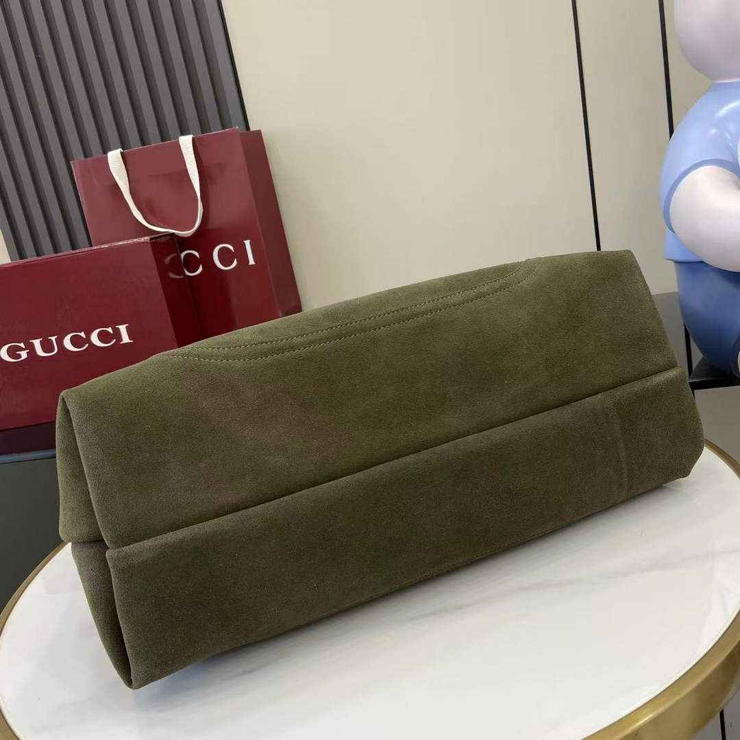 Gucci Softbit maxi shoulder bag, ‎837466 in green suede