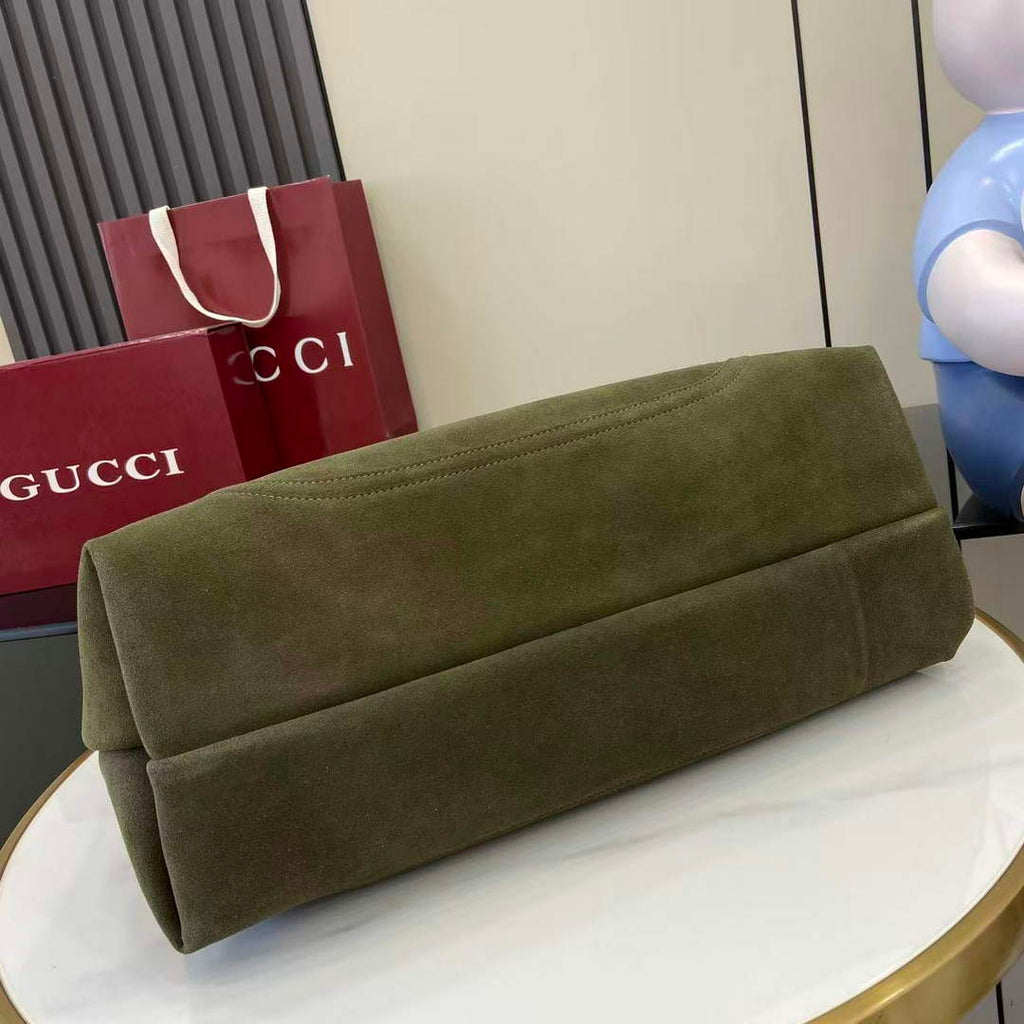 Gucci Softbit maxi shoulder bag, ‎837466 in green suede