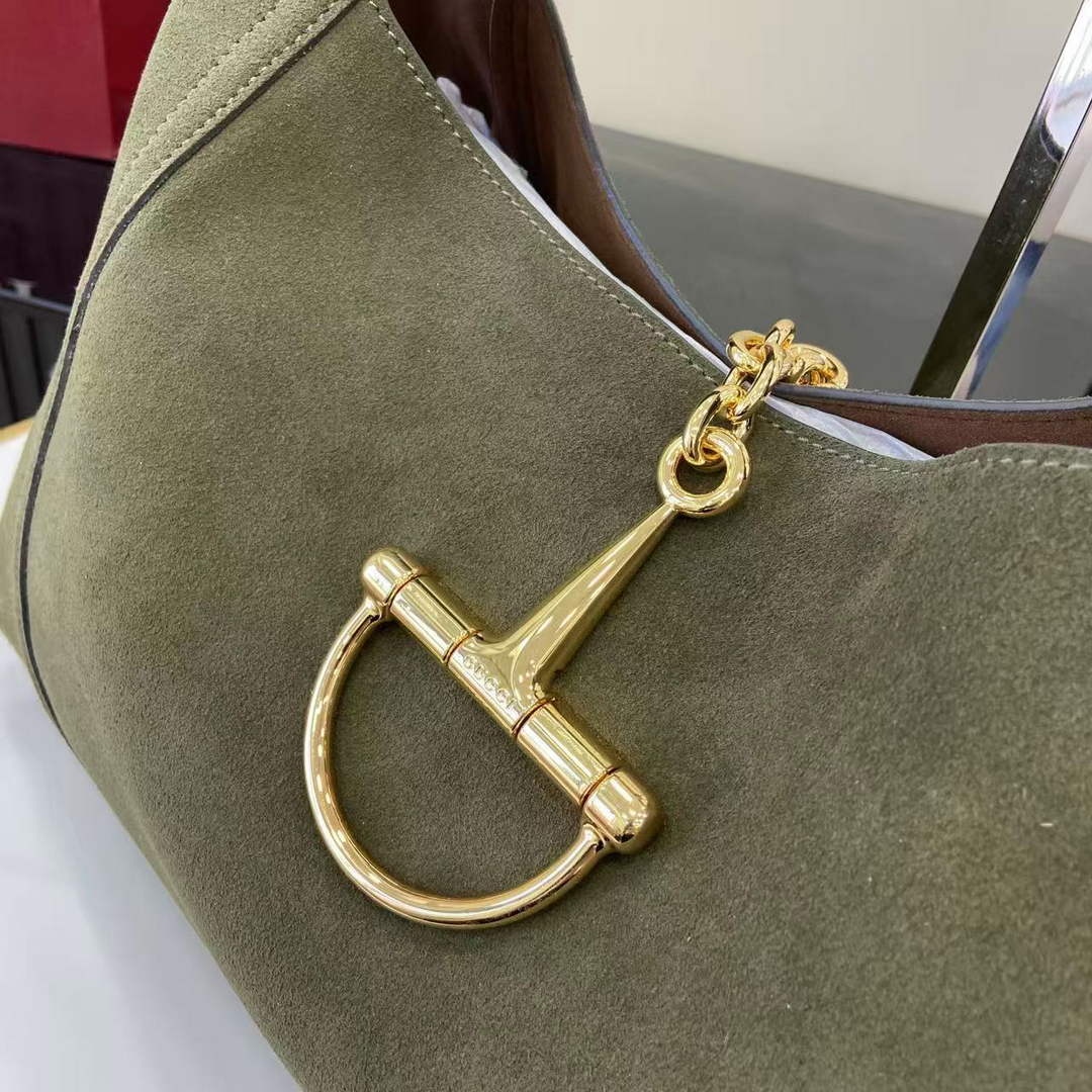 Gucci Softbit maxi shoulder bag, ‎837466 in green suede