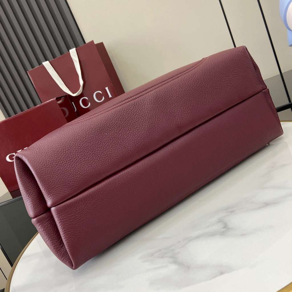 Gucci Softbit maxi shoulder bag, ‎837466 in wine red leather