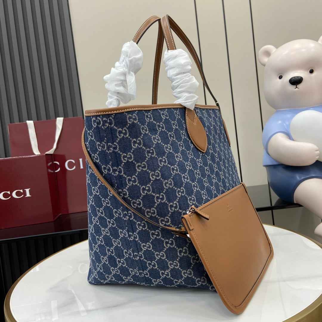 Gucci Totissima medium tote bag, ‎820481 in blue GG denim