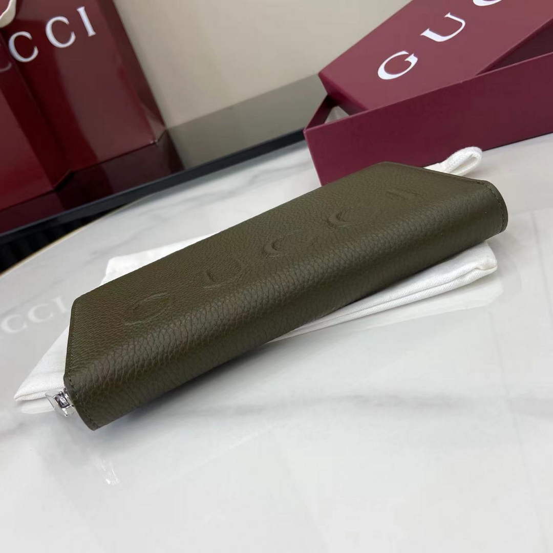 Gucci Zip around wallet with logo 835120 in green leather