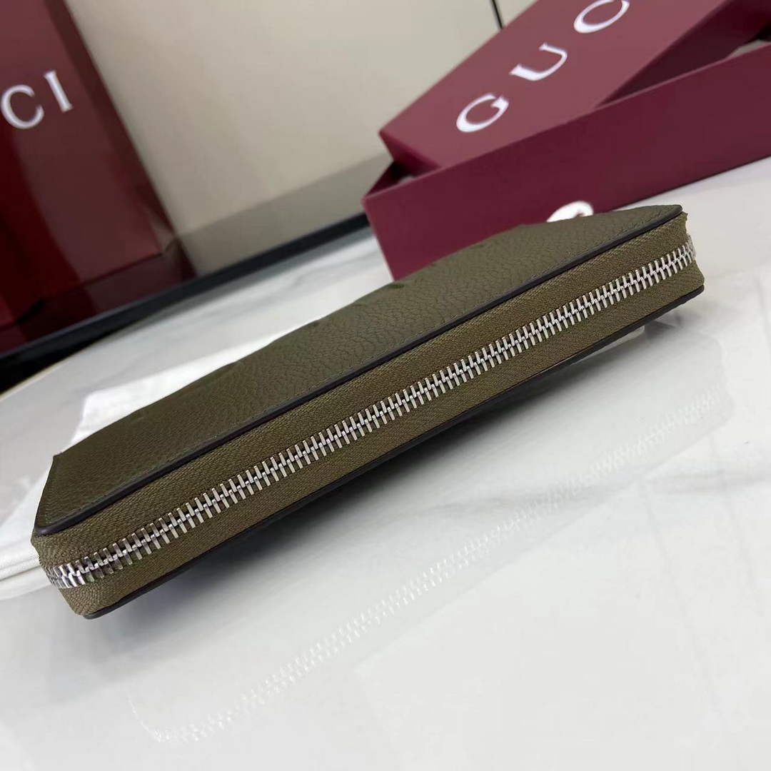 Gucci Zip around wallet with logo 835120 in green leather