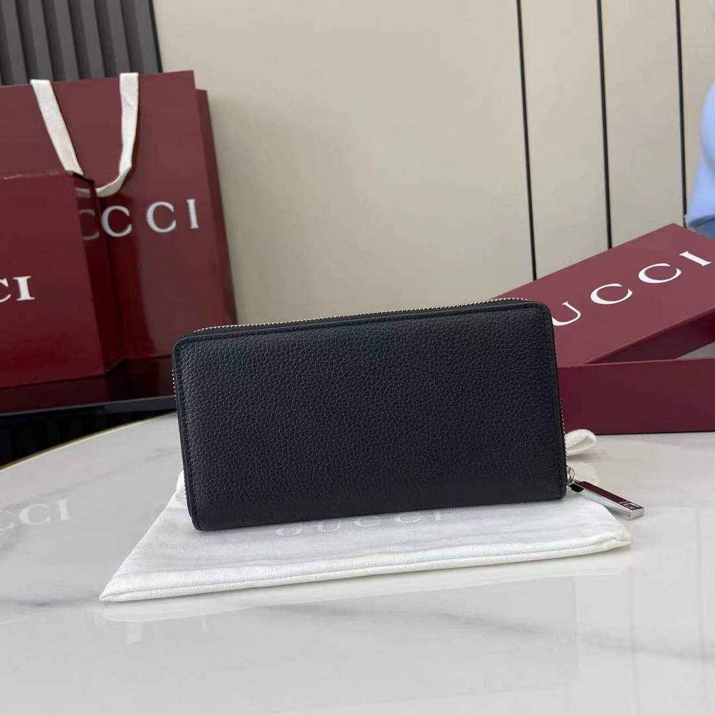 Gucci Zip around wallet with logo 835120 in black leather