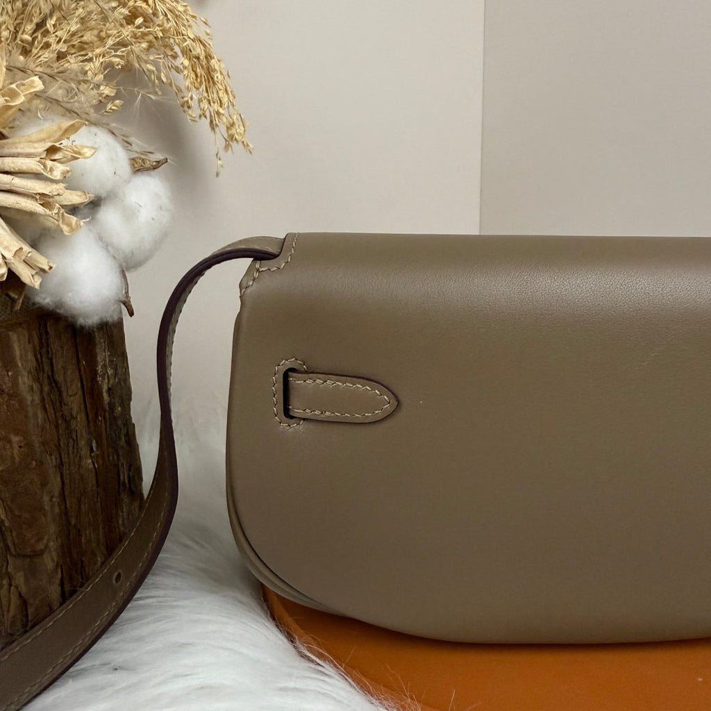 Hermès Dark Gray Swift Kelly Moove Bag Gold 825665