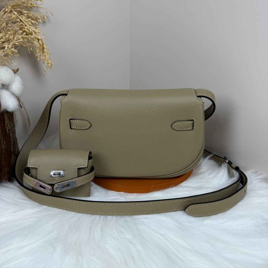 Hermès Gray Swift Kelly Moove Bag Silver 825666