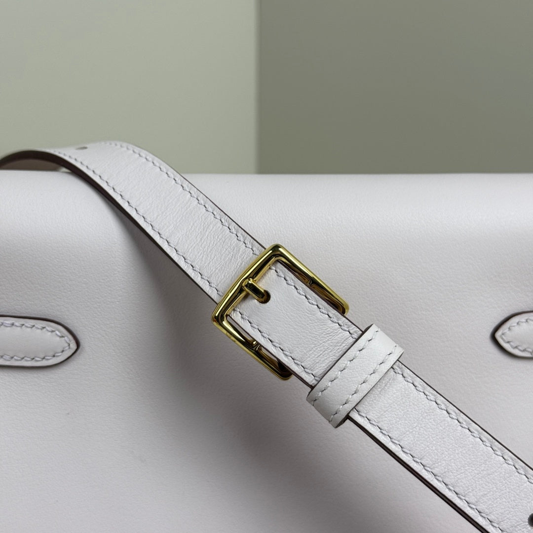 Hermès Pink Swift Kelly Moove Bag Gold 825668