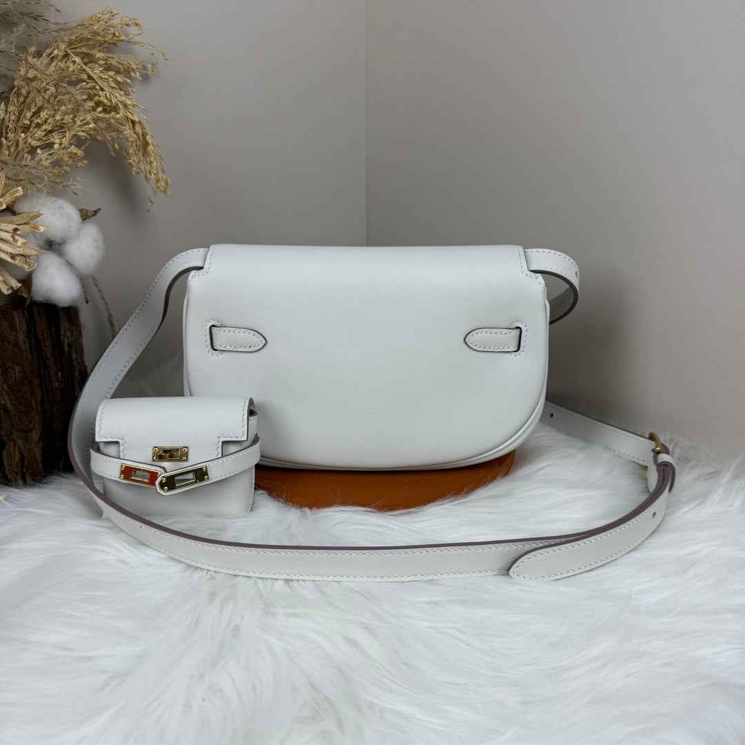 Hermès White Swift Kelly Moove Bag Gold 825672