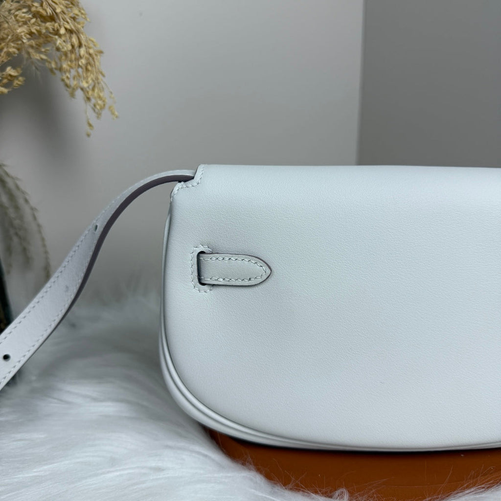 Hermès White Swift Kelly Moove Bag Gold 825672