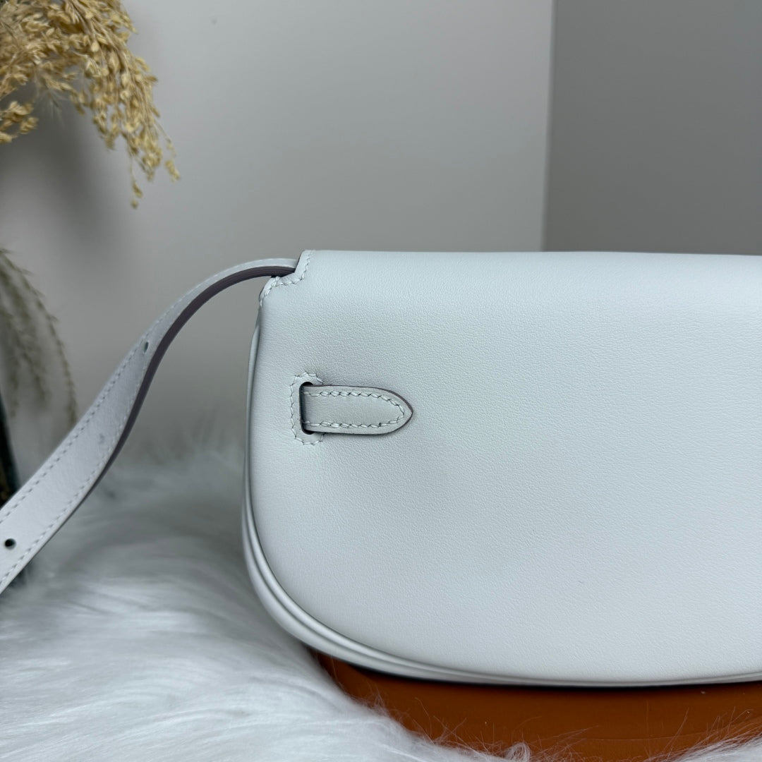 Hermès White Swift Kelly Moove Bag Gold 825672