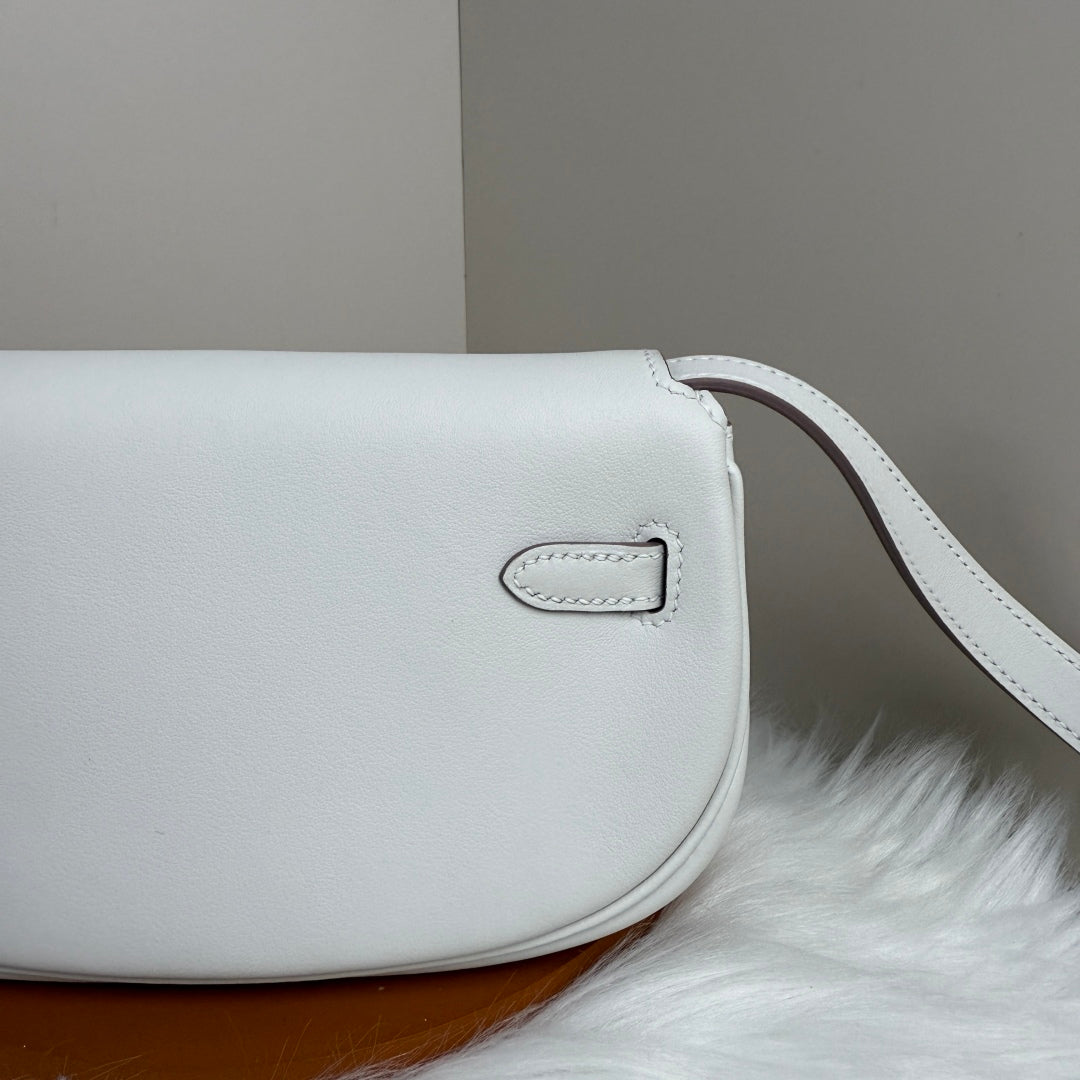 Hermès White Swift Kelly Moove Bag Gold 825672