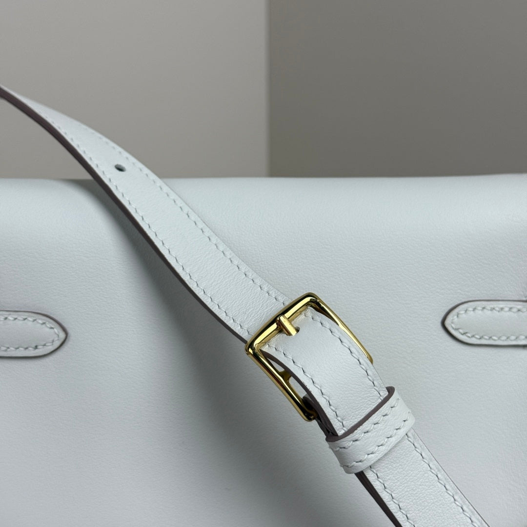Hermès White Swift Kelly Moove Bag Gold 825672