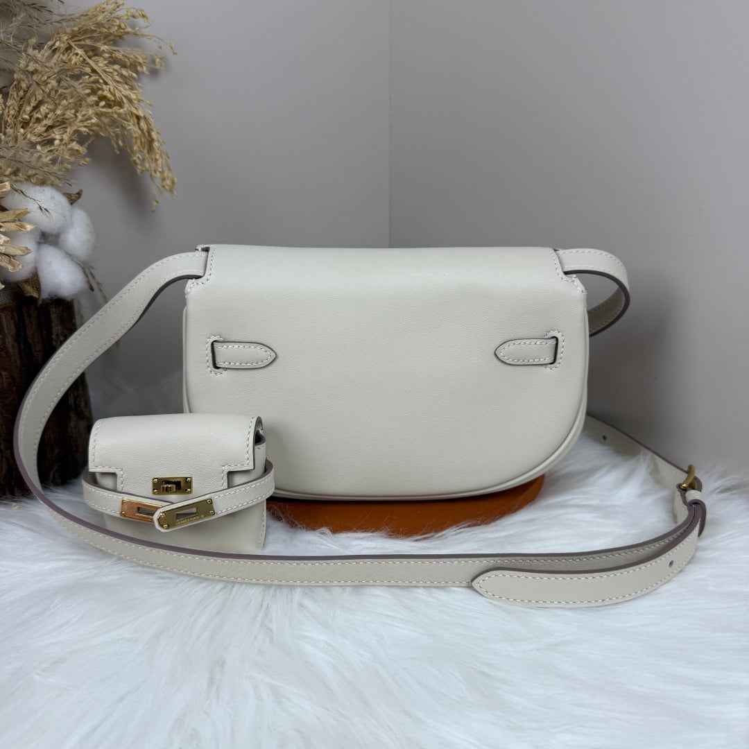 Hermès Beige Swift Kelly Moove Bag Gold 825669