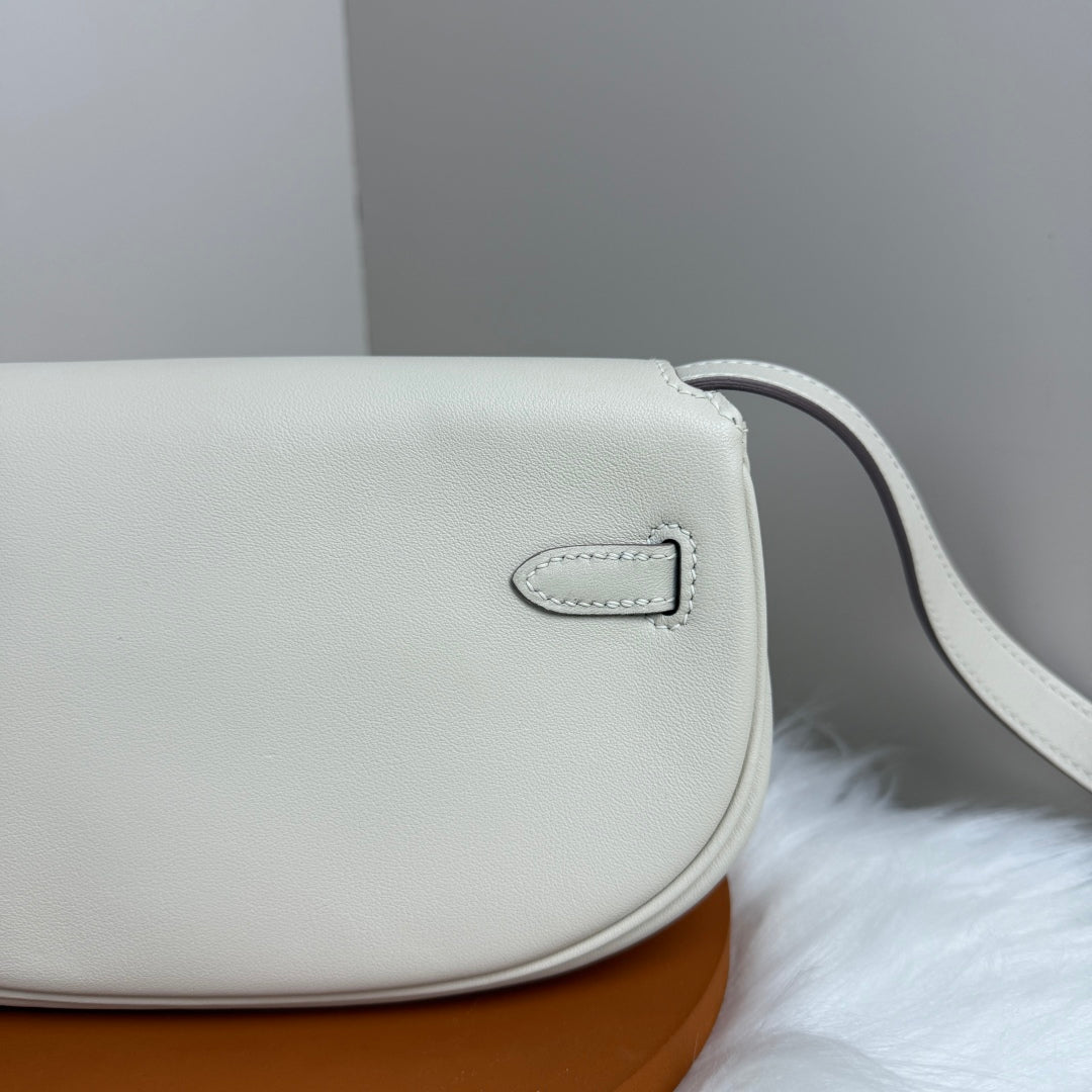 Hermès Beige Swift Kelly Moove Bag Gold 825669
