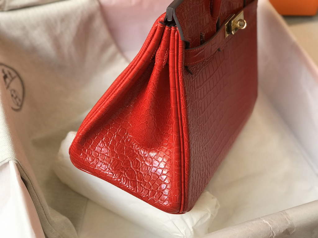 Hermès Birkin Bag 30cm Red Crocodile Leather Gold Hardware