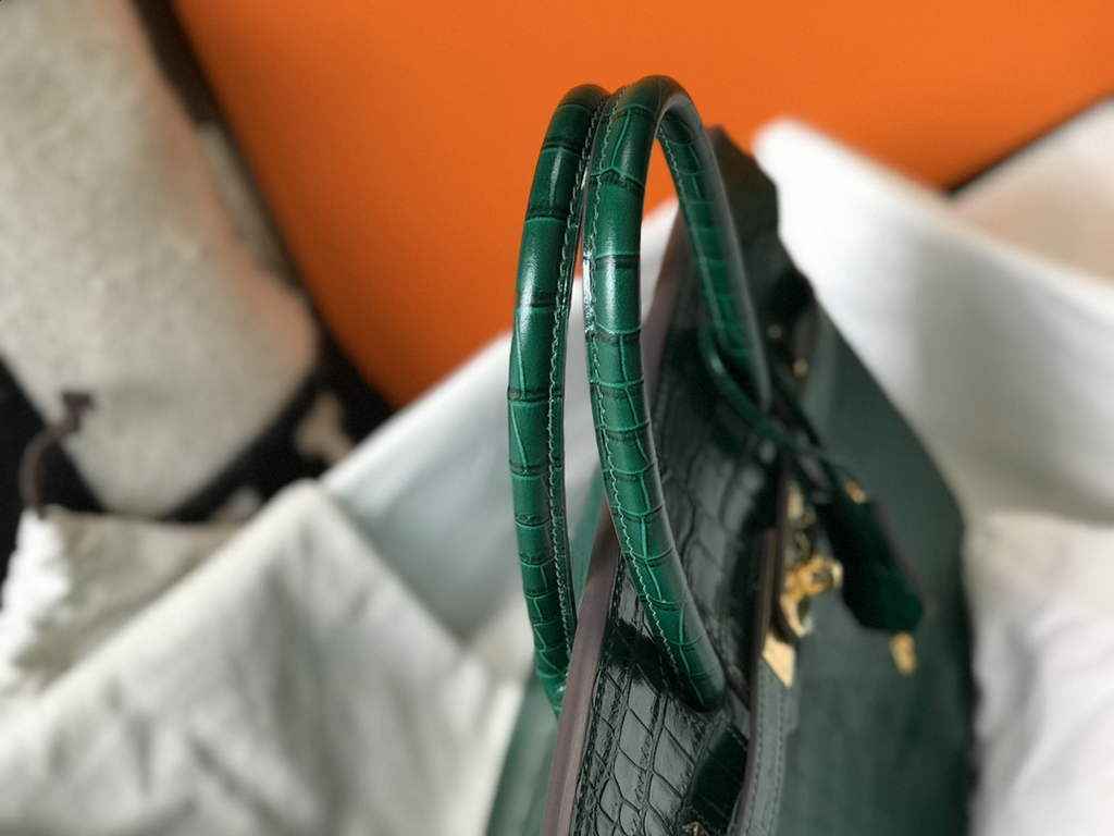 Hermès Birkin Bag 30cm Green Crocodile Leather Gold Hardware