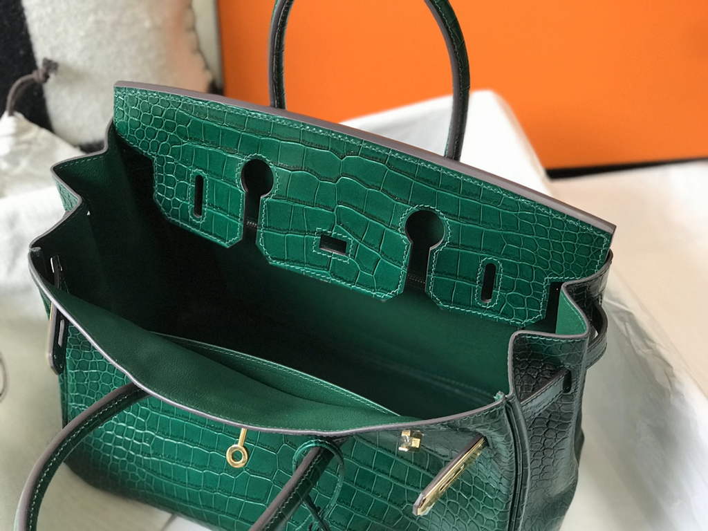 Hermès Birkin Bag 30cm Green Crocodile Leather Gold Hardware