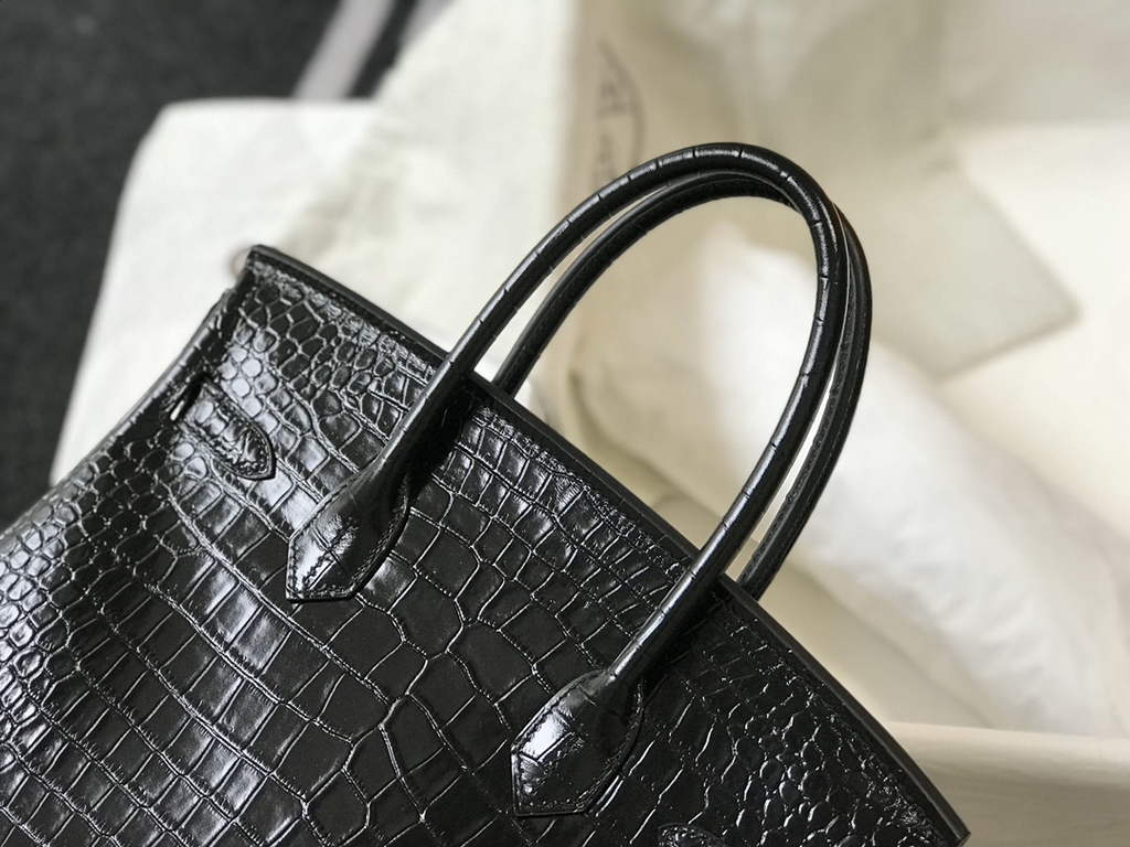 Hermès Birkin Bag 30cm Black Crocodile Leather Gold Hardware