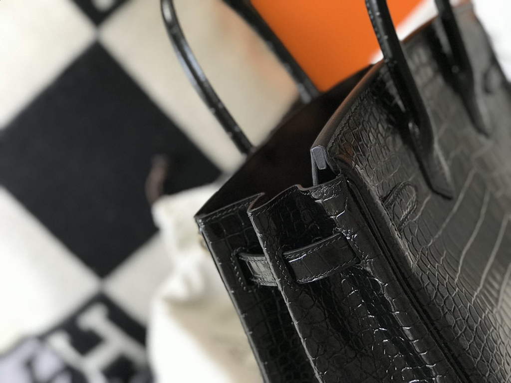 Hermès Birkin Bag 30cm Black Crocodile Leather Gold Hardware
