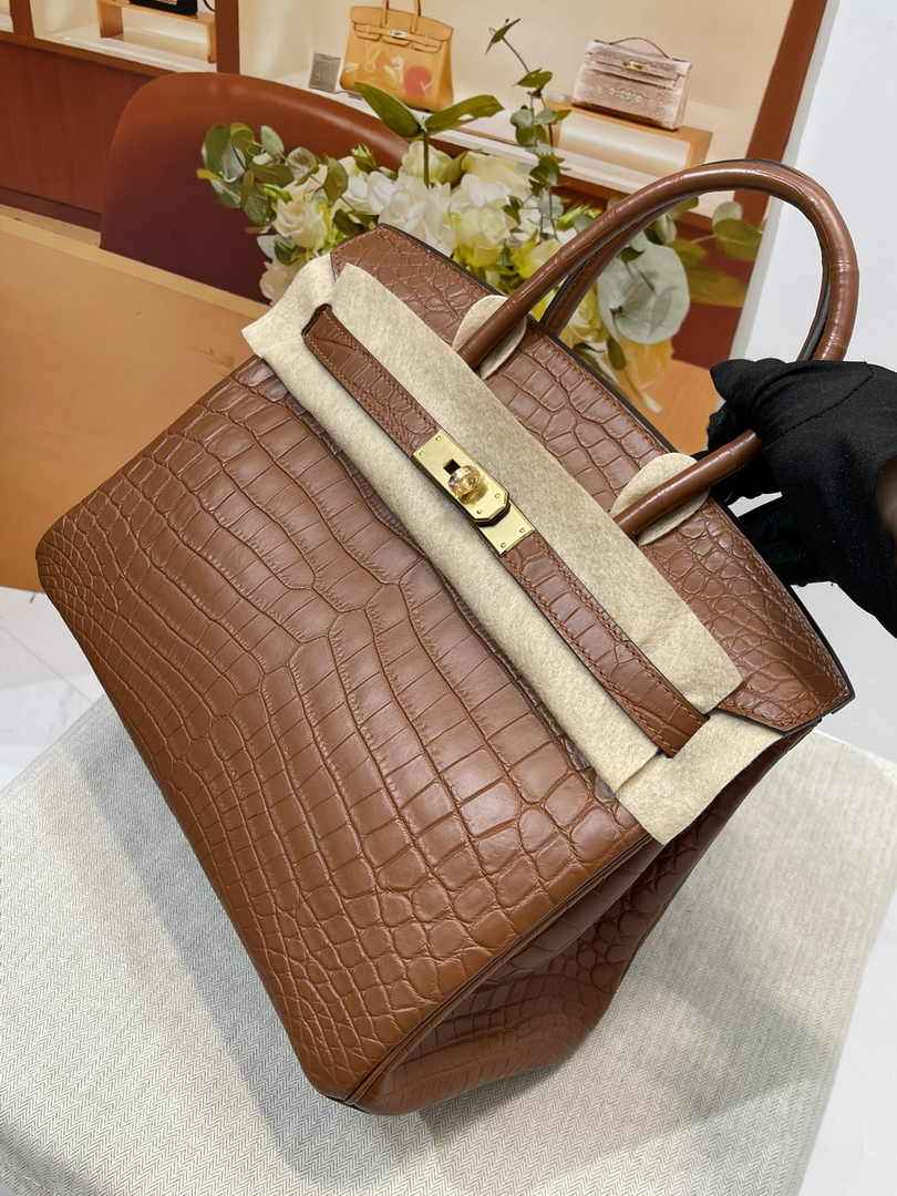 Hermès Birkin Bag 30cm camel Crocodile Leather Gold Hardware H8881