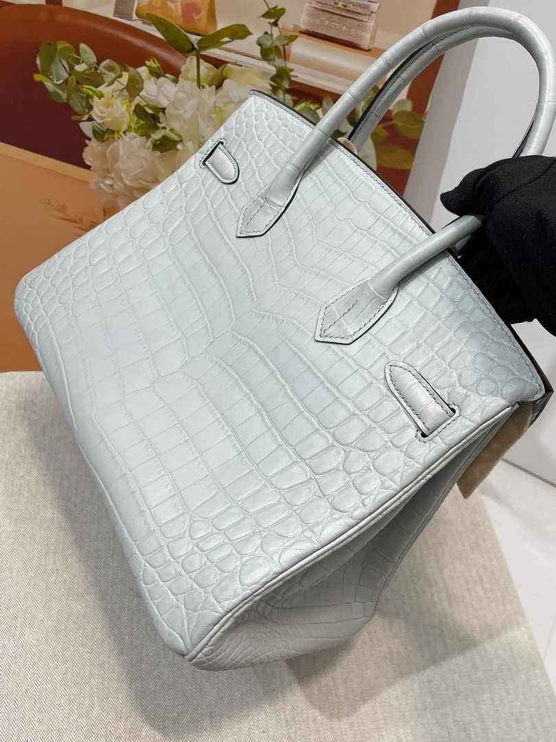 Hermès Birkin Bag 30cm Gray Crocodile Leather Gold Hardware H8890