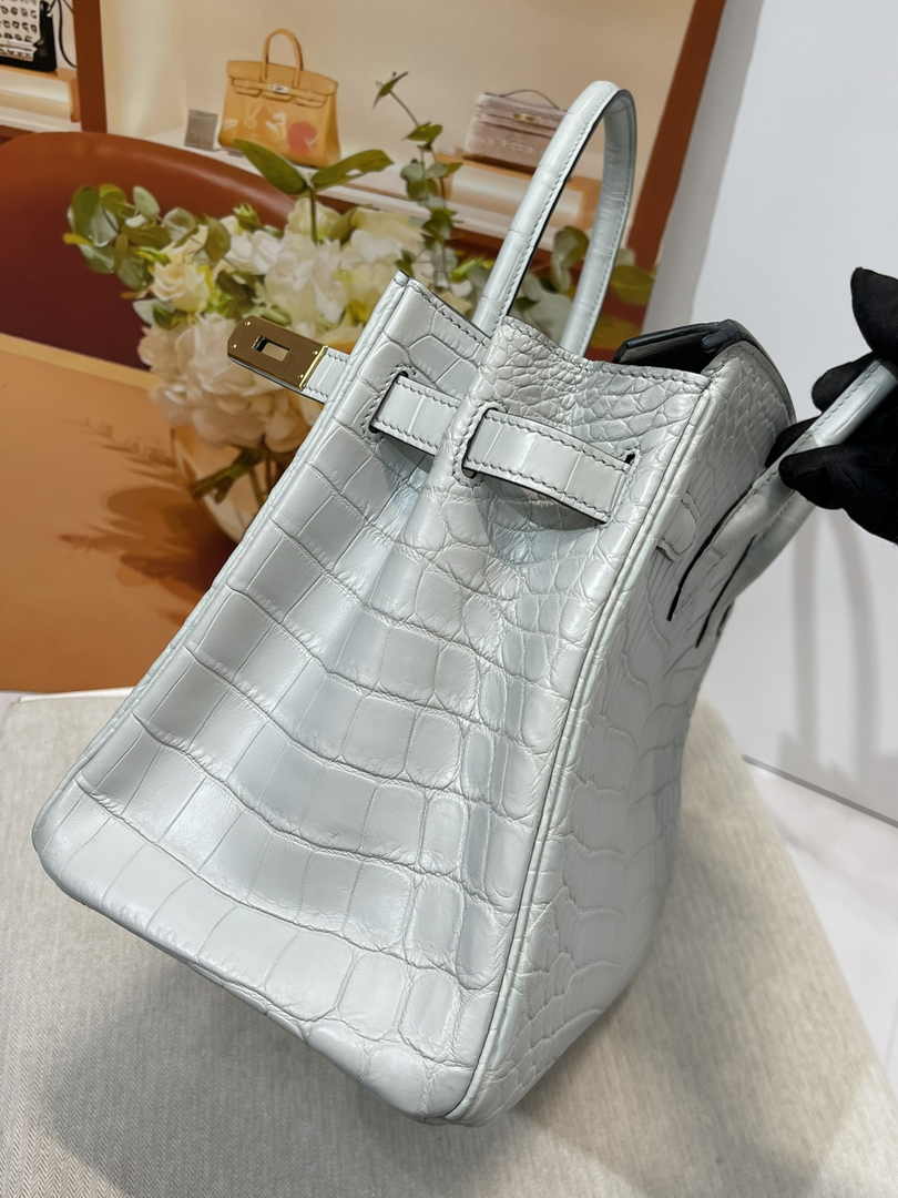 Hermès Birkin Bag 30cm Gray Crocodile Leather Gold Hardware H8890