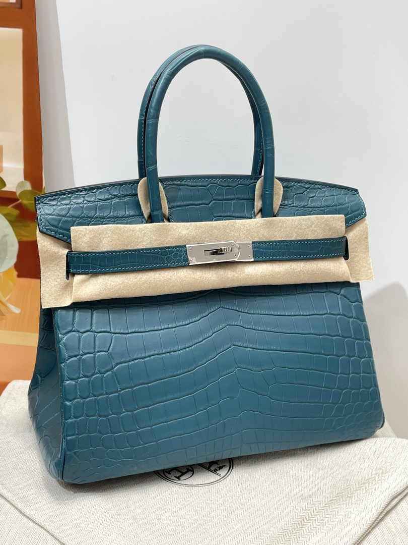 Hermès Birkin Bag 30cm Dark Blue Crocodile Leather Gold Hardware H8885