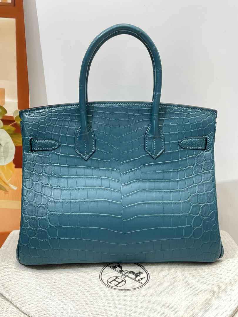 Hermès Birkin Bag 30cm Dark Blue Crocodile Leather Gold Hardware H8885