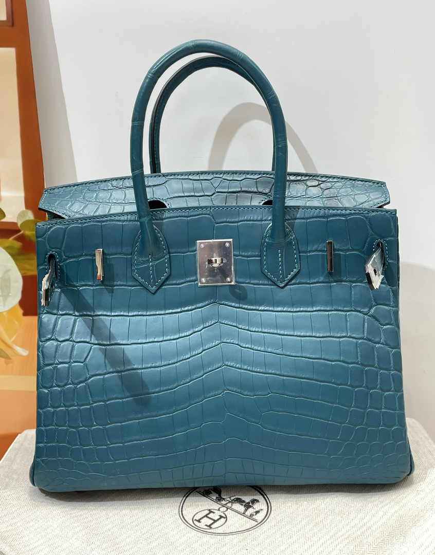 Hermès Birkin Bag 30cm Dark Blue Crocodile Leather Gold Hardware H8885