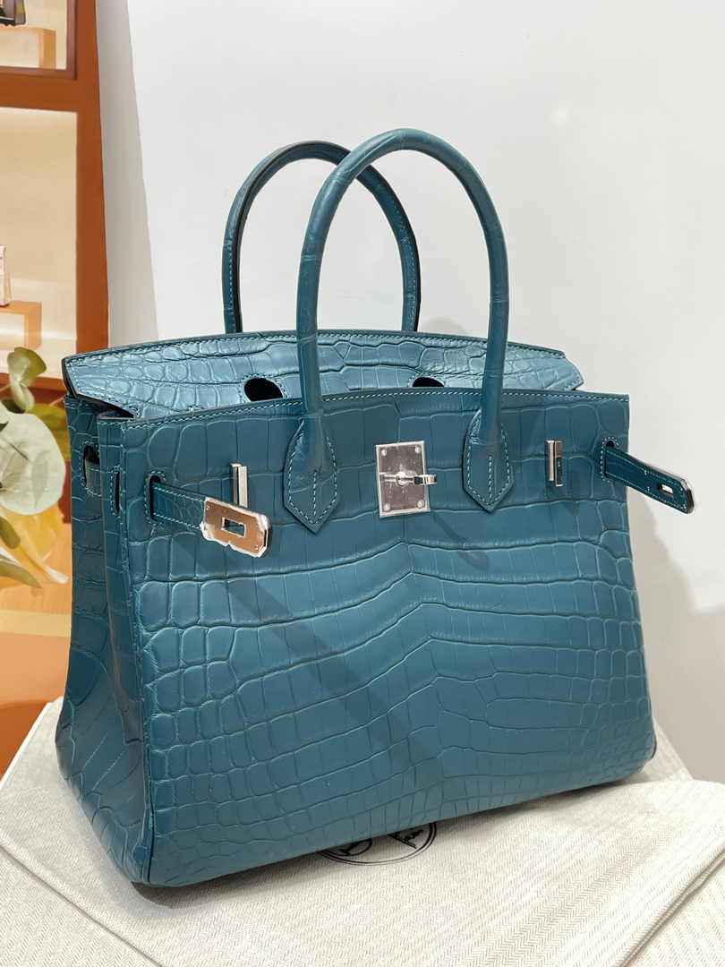 Hermès Birkin Bag 30cm Dark Blue Crocodile Leather Gold Hardware H8885