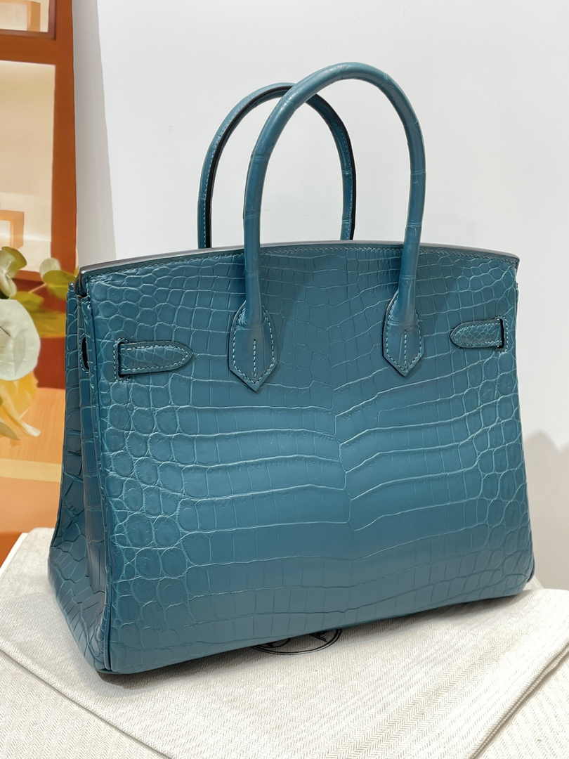 Hermès Birkin Bag 30cm Dark Blue Crocodile Leather Gold Hardware H8885