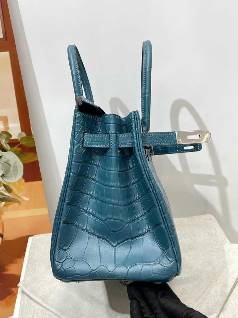 Hermès Birkin Bag 30cm Dark Blue Crocodile Leather Gold Hardware H8885