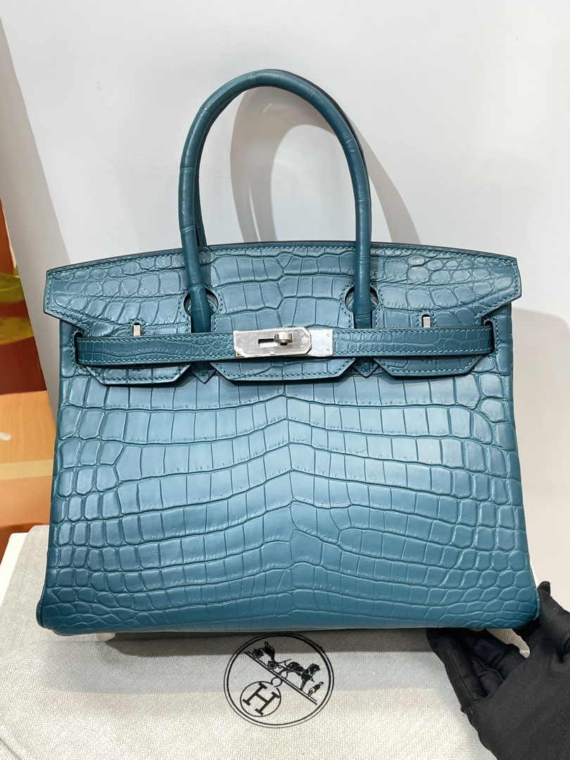Hermès Birkin Bag 30cm Dark Blue Crocodile Leather Gold Hardware H8885