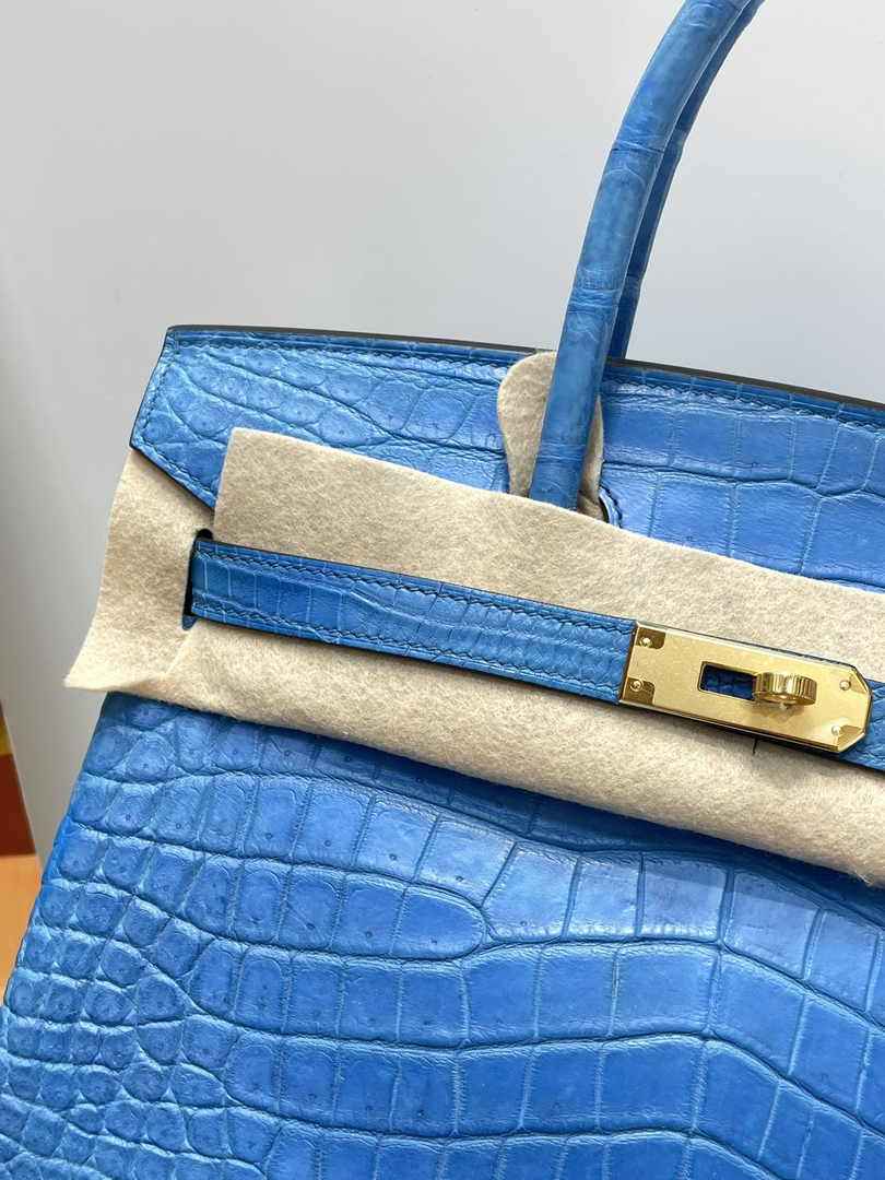 Hermès Birkin Bag 30cm Blue Crocodile Leather Gold Hardware H8884