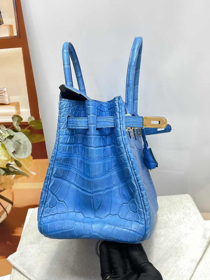 Hermès Birkin Bag 30cm Blue Crocodile Leather Gold Hardware H8884