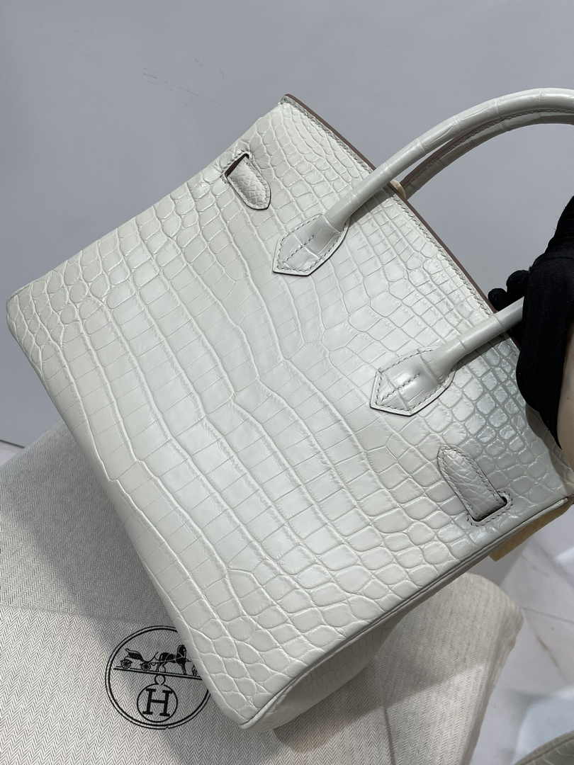 Hermès Birkin Bag 30cm White Crocodile Leather Gold Hardware H8882