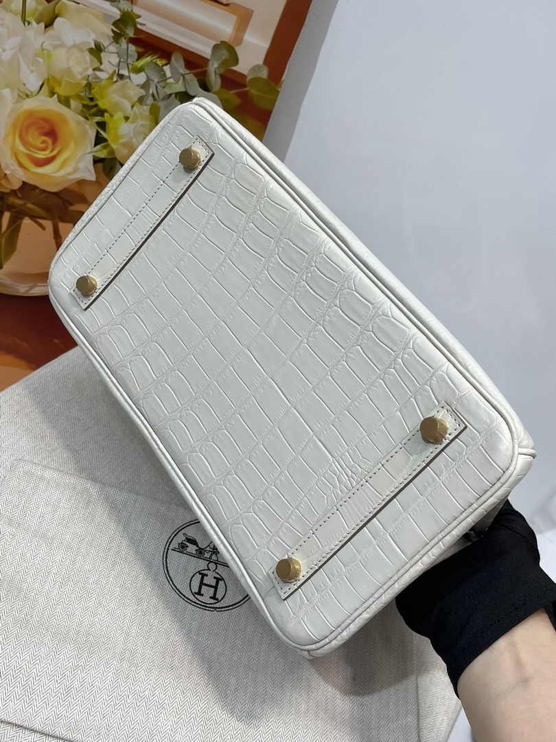 Hermès Birkin Bag 30cm White Crocodile Leather Gold Hardware H8882