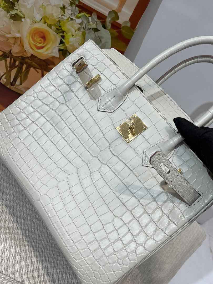 Hermès Birkin Bag 30cm White Crocodile Leather Gold Hardware H8882