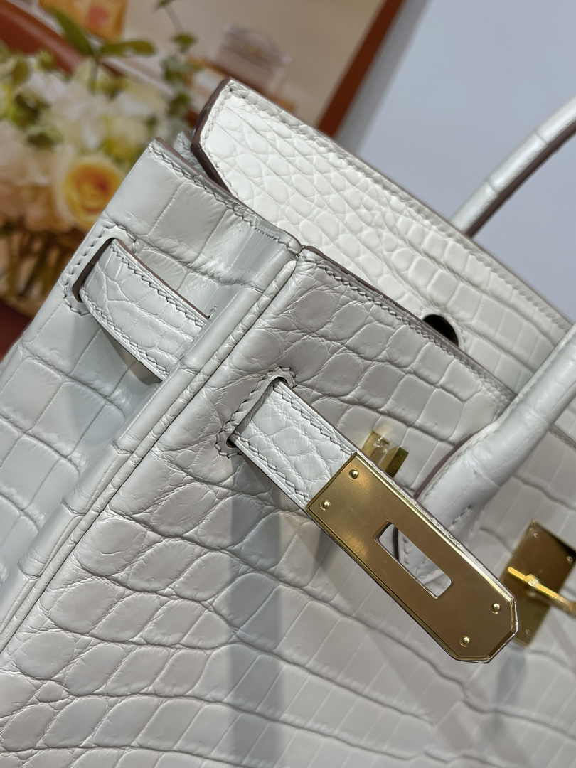 Hermès Birkin Bag 30cm White Crocodile Leather Gold Hardware H8882
