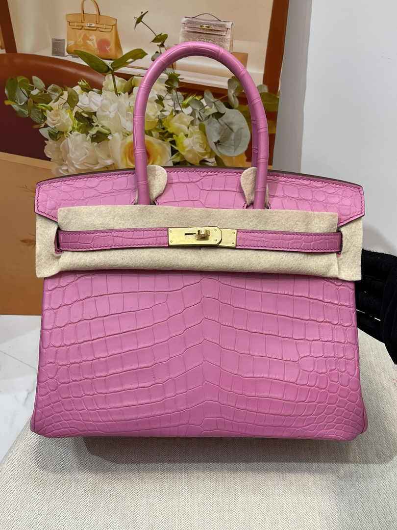 Hermès Birkin Bag 30cm Pink Crocodile Leather Gold Hardware H8889