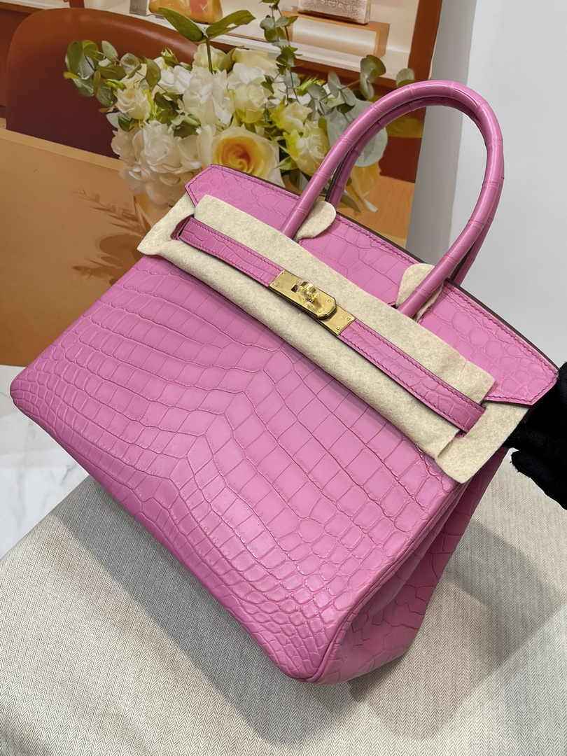 Hermès Birkin Bag 30cm Pink Crocodile Leather Gold Hardware H8889